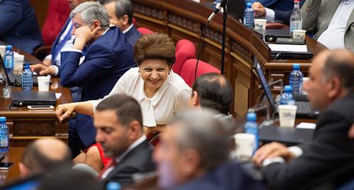 Заседание Национального собрания. Фото © Sputnik / Asatur Yesayants
https://ru.armeniasputnik.am/politics/20181002/14836561/vopreki-prizyvam-pashinyana-parlament-prinyal-nashumevshie-popravki.html Заседание Национального собрания. Фото © Sputnik / Asatur Yesayants
https://ru.armeniasputnik.am/politics/20181002/14836561/vopreki-prizyvam-pashinyana-parlament-prinyal-nashumevshie-popravki.html