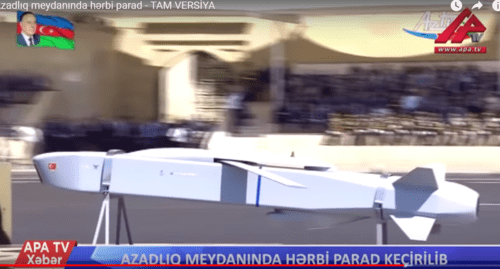 Крылатая ракета большой дальности SOM. Скриншот с трансляции парада в Баку Крылатая ракета большой дальности SOM. Скриншот с трансляции парада в Баку