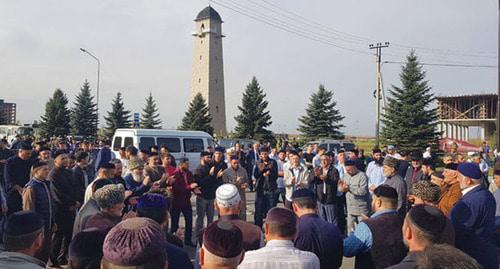 Акция протеста в Магасе. 4 октября 2018 г. Фото: North Caucasus Service (RFE/RL) Акция протеста в Магасе. 4 октября 2018 г. Фото: North Caucasus Service (RFE/RL)