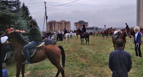 Участники акции протеста. Магас, 4 октября 2018 г. Фото: Умар Йовлой для "Кавказского узла" Участники акции протеста. Магас, 4 октября 2018 г. Фото: Умар Йовлой для "Кавказского узла"