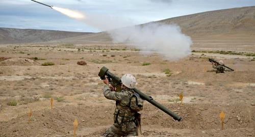 Военнослужащие азербайджанской арми
на стрельбах. Фото https://mod.gov.az/ru/foto-arhiv-045/ Военнослужащие азербайджанской арми
на стрельбах. Фото https://mod.gov.az/ru/foto-arhiv-045/