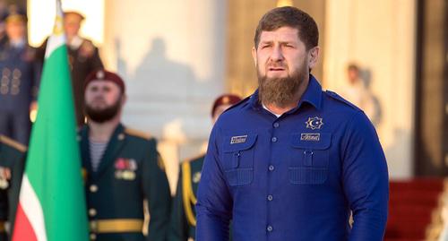 Рамзан Кадыров на церемонии поднятия флагов России и Чечни в Грозном. Фото: личная страница "ВКонтакте" Рамзана Кадырова https://vk.com/ramzan?z=photo279938622_456266981%2Fwall279938622_318079 Рамзан Кадыров на церемонии поднятия флагов России и Чечни в Грозном. Фото: личная страница "ВКонтакте" Рамзана Кадырова https://vk.com/ramzan?z=photo279938622_456266981%2Fwall279938622_318079
