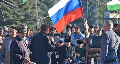Участники митинга в Магасе. 6 октября 2018 г. Фото предоставлено Якубом Гогиевым для "Кавказского узла" Участники митинга в Магасе. 6 октября 2018 г. Фото предоставлено Якубом Гогиевым для "Кавказского узла"