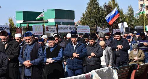 Участники митинга в Магасе. 13 октября 2018 г. Фото предоставлено Якубом Гогиевым для "Кавказского узла" Участники митинга в Магасе. 13 октября 2018 г. Фото предоставлено Якубом Гогиевым для "Кавказского узла"