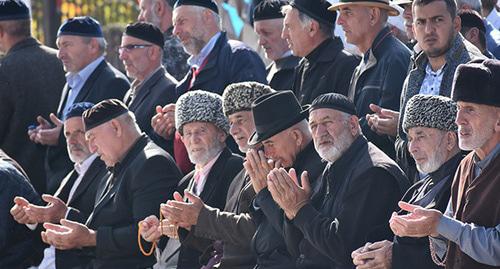 Участники митинга в Магасе. 15 октября 2018 г. Фото предоставлено Якубом Гогиевым для "Кавказского узла" Участники митинга в Магасе. 15 октября 2018 г. Фото предоставлено Якубом Гогиевым для "Кавказского узла"