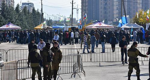 Митинг в Магасе. 15 октября 2018 г. Фото предоставлено Якубом Гогиевым для "Кавказского узла" Митинг в Магасе. 15 октября 2018 г. Фото предоставлено Якубом Гогиевым для "Кавказского узла"