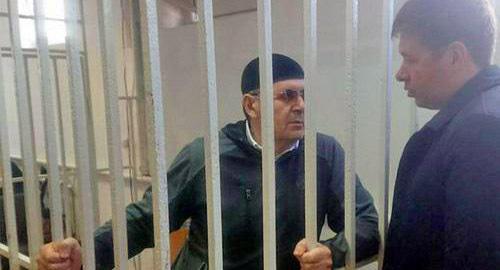 Оюб Титиев (слева) со своим адвокатом Ильей Новиковым. Фото: пресс-служба ПЦ "Мемориал" Оюб Титиев (слева) со своим адвокатом Ильей Новиковым. Фото: пресс-служба ПЦ "Мемориал"