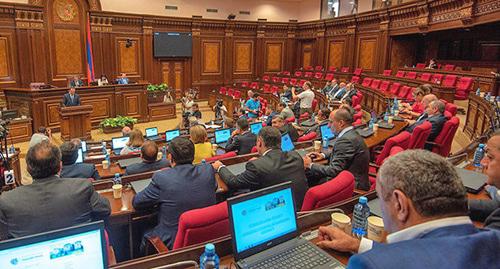 Заседание Парламента Армении. Фото © Sputnik / Aram Nersesyan
https://ru.armeniasputnik.am/economy/20180823/14029412/parlament-armenia-provedet-vneocherednoe-zasedanie.html Заседание Парламента Армении. Фото © Sputnik / Aram Nersesyan
https://ru.armeniasputnik.am/economy/20180823/14029412/parlament-armenia-provedet-vneocherednoe-zasedanie.html