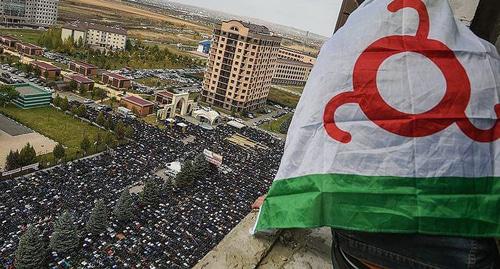 Участники протестов на площади в Магасе. Фото предоставлено Якубом Гогиевым Участники протестов на площади в Магасе. Фото предоставлено Якубом Гогиевым