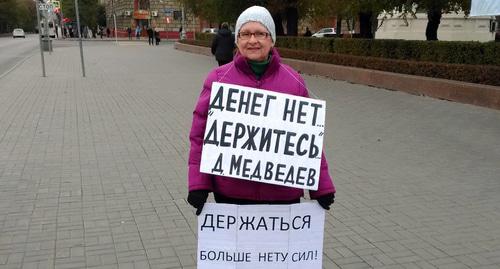 Ольга Карпухнова проводит пикет. Волгоград, 4 ноября 2018 года. Фото Татьяны Филимоновой для "Кавказского узла" Ольга Карпухнова проводит пикет. Волгоград, 4 ноября 2018 года. Фото Татьяны Филимоновой для "Кавказского узла"