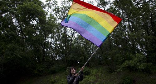Флаг ЛГБТ-сообщества. Фото Sputnik / Илья Питалев https://ru.armeniasputnik.am/society/20180805/13674112/azhiotazh-v-otstalom-shurnuhe-shakali-golosa-geev-i-pozvolitelnaya-norma-poboev.html Флаг ЛГБТ-сообщества. Фото Sputnik / Илья Питалев https://ru.armeniasputnik.am/society/20180805/13674112/azhiotazh-v-otstalom-shurnuhe-shakali-golosa-geev-i-pozvolitelnaya-norma-poboev.html