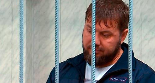 Лечи Болатбаев. Фото кадр видео RussianСross
"Чеченские полицейские задержаны за вымогательство 100 млн рублей у московского бизнесмена (2016)" https://www.youtube.com/watch?v=Ck7B_iWgiFE Лечи Болатбаев. Фото кадр видео RussianСross
"Чеченские полицейские задержаны за вымогательство 100 млн рублей у московского бизнесмена (2016)" https://www.youtube.com/watch?v=Ck7B_iWgiFE