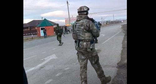 Оперативная съемка в районе 21-го контрольно-пропускного пункта на улице Шоссейной. Фото: кадр видео "Оперативной линии" Оперативная съемка в районе 21-го контрольно-пропускного пункта на улице Шоссейной. Фото: кадр видео "Оперативной линии"