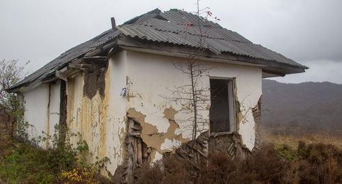 Дом в селе Даттых. Фото Зураба Плиева для "Кавказского узла" Дом в селе Даттых. Фото Зураба Плиева для "Кавказского узла"