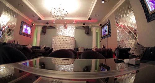 Интерьер караоке-клуба "Фараон" в Махачкале. Фото: кадр видео Faraon Club https://www.youtube.com/watch?time_continue=9&v=DArhX_vijwQ
Интерьер караоке-клуба "Фараон" в Махачкале. Фото: кадр видео Faraon Club https://www.youtube.com/watch?time_continue=9&v=DArhX_vijwQ