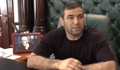 Сагид Муртазалиев. Кадр видео Арип Ибрагимов на YouTube "Сагид Муртазалиев поощрил триумфаторов ЧР-2013". Сагид Муртазалиев. Кадр видео Арип Ибрагимов на YouTube "Сагид Муртазалиев поощрил триумфаторов ЧР-2013".