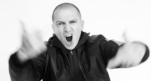 Мирон Фёдоров, также известный как Oxxxymiron
Фото: Игорь Клепнев https://ru.wikipedia.org/wiki/Oxxxymiron#/media/File:Oxxxymiron_photobw.jpg Мирон Фёдоров, также известный как Oxxxymiron
Фото: Игорь Клепнев https://ru.wikipedia.org/wiki/Oxxxymiron#/media/File:Oxxxymiron_photobw.jpg