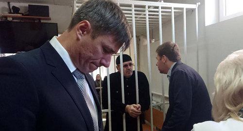 Оюб Титиев и его защита в суде. Фото предоставлено ПЦ "Мемориал" Оюб Титиев и его защита в суде. Фото предоставлено ПЦ "Мемориал"