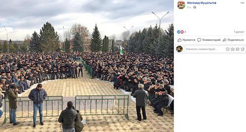 Санкционированный митинг противников соглашения о границе с Чечней в Назрани. Фото https://www.facebook.com/photo.php?fbid=2185623588144082&set=pcb.2185623988144042&type=3&theater Санкционированный митинг противников соглашения о границе с Чечней в Назрани. Фото https://www.facebook.com/photo.php?fbid=2185623588144082&set=pcb.2185623988144042&type=3&theater