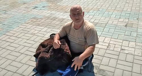 Абиди Рамазанов. Кадр из видео "Кавказского узла" https://www.youtube.com/watch?v=FHjXJecPtdk Абиди Рамазанов. Кадр из видео "Кавказского узла" https://www.youtube.com/watch?v=FHjXJecPtdk