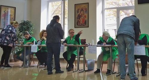 Избирательный участок №51. Тбилиси, 28 ноября 2018 года. Фото Григория Шведова для "Кавказского узла" Избирательный участок №51. Тбилиси, 28 ноября 2018 года. Фото Григория Шведова для "Кавказского узла"