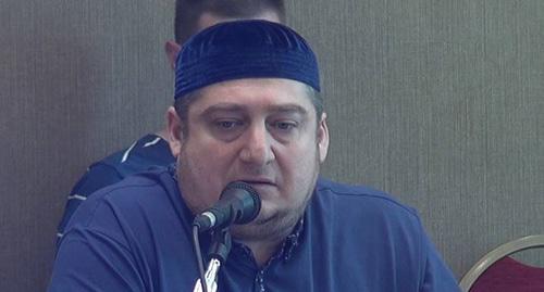Магомед Муцольгов. Фото: Кадр из видео ПЦ Мемориал https://www.youtube.com/watch?v=EZGKMJl-me4 Магомед Муцольгов. Фото: Кадр из видео ПЦ Мемориал https://www.youtube.com/watch?v=EZGKMJl-me4