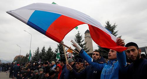 Митинг в Магасе. 5 октября 2018 г. Фото: REUTERS/Maxim Shemetov Митинг в Магасе. 5 октября 2018 г. Фото: REUTERS/Maxim Shemetov