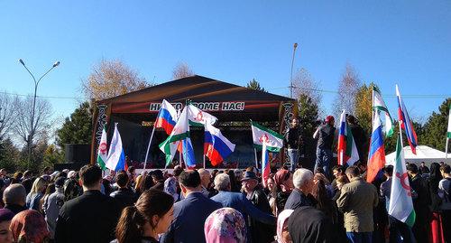 Митинг в Назрани, 4 ноября 2018 года. Фото Умара Йовлоя для "Кавказского узла" Митинг в Назрани, 4 ноября 2018 года. Фото Умара Йовлоя для "Кавказского узла"