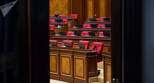 Зал заседаний парламента Армении. Фото Sputnik / Asatur Yesayants
https://ru.armeniasputnik.am/politics/20181216/16278048/v-novom-parlamente-armeni-budet-bolshe-deputatov-cik-utverdila-chislo-mandatov.html Зал заседаний парламента Армении. Фото Sputnik / Asatur Yesayants
https://ru.armeniasputnik.am/politics/20181216/16278048/v-novom-parlamente-armeni-budet-bolshe-deputatov-cik-utverdila-chislo-mandatov.html