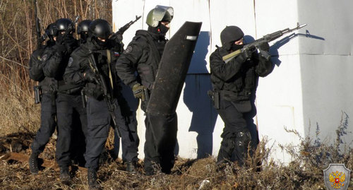 Бойцы спецподразделения. Фото http://nac.gov.ru/antiterroristicheskie-ucheniya/operativnym-shtabom-v-kaluzhskoy-oblasti-4.html#&gid=1&pid=8 Бойцы спецподразделения. Фото http://nac.gov.ru/antiterroristicheskie-ucheniya/operativnym-shtabom-v-kaluzhskoy-oblasti-4.html#&gid=1&pid=8