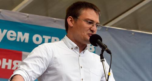 Михаил Беньяш на митинге сторонников Навального в Краснодаре. Фото Елены Синеок, Юга.ру. Михаил Беньяш на митинге сторонников Навального в Краснодаре. Фото Елены Синеок, Юга.ру.