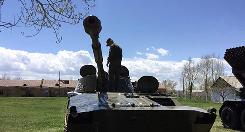 На территории российской военной базы в Гюмри. Фото © SPUTNIK / ARMENUHI MKHOYAN
https://ru.armeniasputnik.am/armenia/20170509/7272187/Vystavkaoruzhiyakoncertiugoshcheniyana102-jrossijskojbazevArmenii.html На территории российской военной базы в Гюмри. Фото © SPUTNIK / ARMENUHI MKHOYAN
https://ru.armeniasputnik.am/armenia/20170509/7272187/Vystavkaoruzhiyakoncertiugoshcheniyana102-jrossijskojbazevArmenii.html