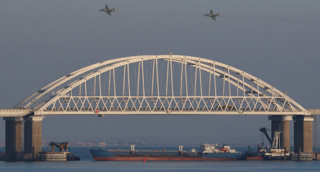 Крымский мост. Фото: REUTERS/Pavel Rebrov TPX IMAGES OF THE DAY