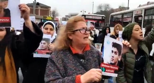 Акция в поддержку Мехмана Гусейнова. Баку, 3 января 2019 года. Стопкадр видео Meydan.Tv Акция в поддержку Мехмана Гусейнова. Баку, 3 января 2019 года. Стопкадр видео Meydan.Tv