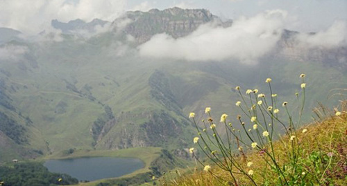 Озеро в Галанчожском районе. Фото - https://commons.wikimedia.org/wiki/File:Lake-Galanchoj_2005_CHECHENIA..jpg?uselang=ru Озеро в Галанчожском районе. Фото - https://commons.wikimedia.org/wiki/File:Lake-Galanchoj_2005_CHECHENIA..jpg?uselang=ru