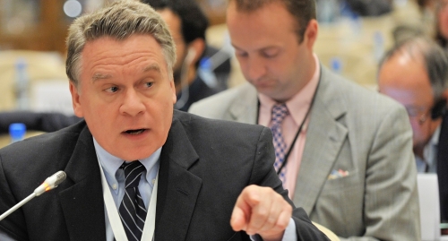 Крис Смит. Фото: пресс-служба ОБСЕ, https://commons.wikimedia.org/wiki/File:U.S._Congressman_Chris_Smith_presents_resolution_at_OSCE_Parliamentary_Assembly_as_Special_Representative_on_Human_Trafficking_Issues.jpg Крис Смит. Фото: пресс-служба ОБСЕ, https://commons.wikimedia.org/wiki/File:U.S._Congressman_Chris_Smith_presents_resolution_at_OSCE_Parliamentary_Assembly_as_Special_Representative_on_Human_Trafficking_Issues.jpg