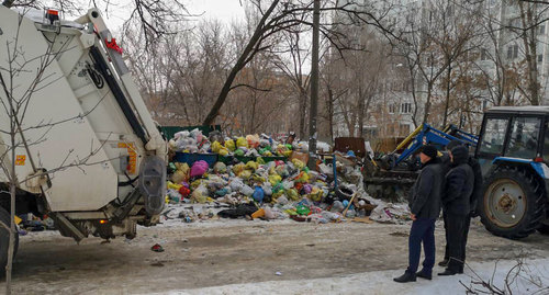 Вывоз мусора в Волгограде. Фото Татьяны Филимоновой для "Кавказского узла" Вывоз мусора в Волгограде. Фото Татьяны Филимоновой для "Кавказского узла"