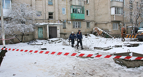 Пострадавшая от взрыва газа многоэтажка. Шахты. Фото Вячеслава Ященко для "Кавказского узла" Пострадавшая от взрыва газа многоэтажка. Шахты. Фото Вячеслава Ященко для "Кавказского узла"