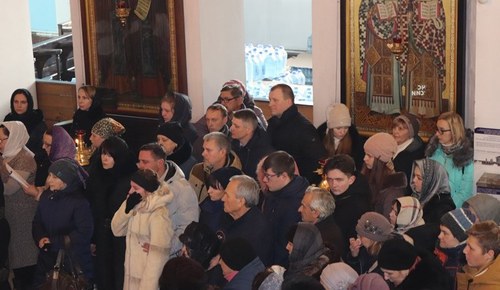 Панихида по семье Пашутиных в Шахтах 18 января 2019 года. Фото пресс-службы администрации города. http://shakhty-gorod.ru/about/info/news/30359/ Панихида по семье Пашутиных в Шахтах 18 января 2019 года. Фото пресс-службы администрации города. http://shakhty-gorod.ru/about/info/news/30359/