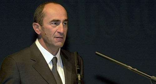Роберт Кочарян. Фото © : administration of Robert Kocharyan https://ru.armeniasputnik.am/politics/20180813/13835702/ehks-prezident-armenii-robert-kocharyan-vypushchen-na-svobodu.html Роберт Кочарян. Фото © : administration of Robert Kocharyan https://ru.armeniasputnik.am/politics/20180813/13835702/ehks-prezident-armenii-robert-kocharyan-vypushchen-na-svobodu.html