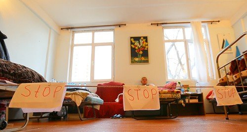 Голодовка активистов в поддержку Мехмана Гусейнова. 16 января 2019 года. Фото Азиза Каримова для "Кавказского узла" Голодовка активистов в поддержку Мехмана Гусейнова. 16 января 2019 года. Фото Азиза Каримова для "Кавказского узла"