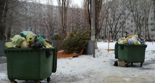 Мусорные баки в Дзержинском районе Волгограда. Фото Татьяны Филимоновой для "Кавказского узла" Мусорные баки в Дзержинском районе Волгограда. Фото Татьяны Филимоновой для "Кавказского узла"