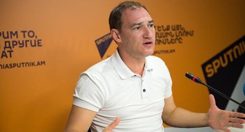 Режиссер фильма "Дело № 1 марта" Роман Бабаян. Фото: © Sputnik / Asatur Yesayants Режиссер фильма "Дело № 1 марта" Роман Бабаян. Фото: © Sputnik / Asatur Yesayants