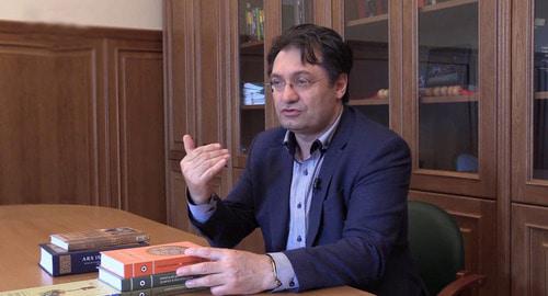Аликбер Аликберов. Кадр видео пользователя ЯТВ https://www.youtube.com/watch?v=Tatd-uIyqBs Аликбер Аликберов. Кадр видео пользователя ЯТВ https://www.youtube.com/watch?v=Tatd-uIyqBs