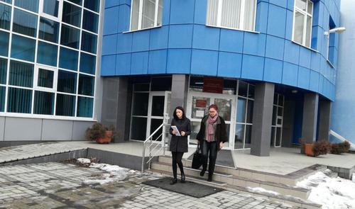 Адвокат потерпевших Анжелика Сикоева и вдова Цкаева Земфира у здания суда 30 января 2019 года. Фото Эммы Марзоевой для "Кавказского узла" Адвокат потерпевших Анжелика Сикоева и вдова Цкаева Земфира у здания суда 30 января 2019 года. Фото Эммы Марзоевой для "Кавказского узла"