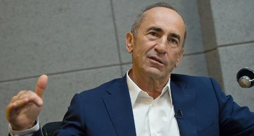Роберт Кочарян © Sputnik / Asatur Yesayants
https://ru.armeniasputnik.am/politics/20190130/17029686/konstitucionnyj-sud-armenii-otklonil-isk-advokata-roberta-kocharyana.html Роберт Кочарян © Sputnik / Asatur Yesayants
https://ru.armeniasputnik.am/politics/20190130/17029686/konstitucionnyj-sud-armenii-otklonil-isk-advokata-roberta-kocharyana.html