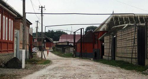Газовые трубы над улицей чеченского села. Фото Магомеда Магомедова для "Кавказского узла" Газовые трубы над улицей чеченского села. Фото Магомеда Магомедова для "Кавказского узла"