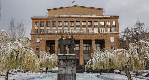 Ереванский университет. Фото: Սէրուժ Ուրիշեան (Serouj Ourishian) https://ru.wikipedia.org Ереванский университет. Фото: Սէրուժ Ուրիշեան (Serouj Ourishian) https://ru.wikipedia.org
