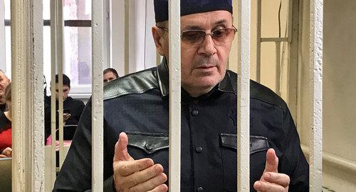 Оюб Титиев в зале суда. Фото Патимат Махмудовой для "Кавказского узла" Оюб Титиев в зале суда. Фото Патимат Махмудовой для "Кавказского узла"