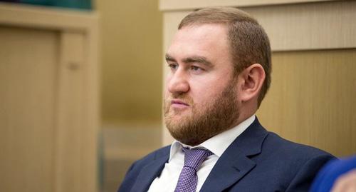 Рауф Арашуков. Фото пресс-службы Совета федерации. Рауф Арашуков. Фото пресс-службы Совета федерации.